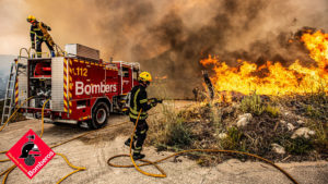 bomberos-trabajando-en-el-control-del-incendio-de-la-vall-debo
